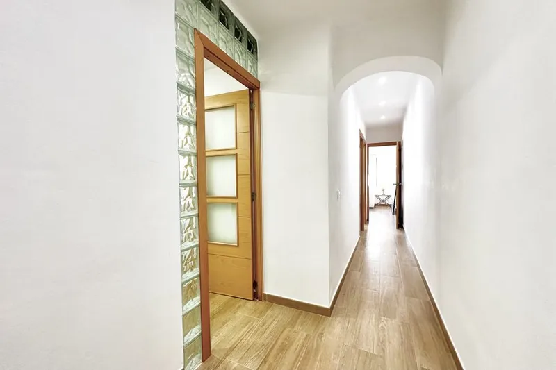 Renovated 2-bedroom flat close to the beach in Portixol — photo 5