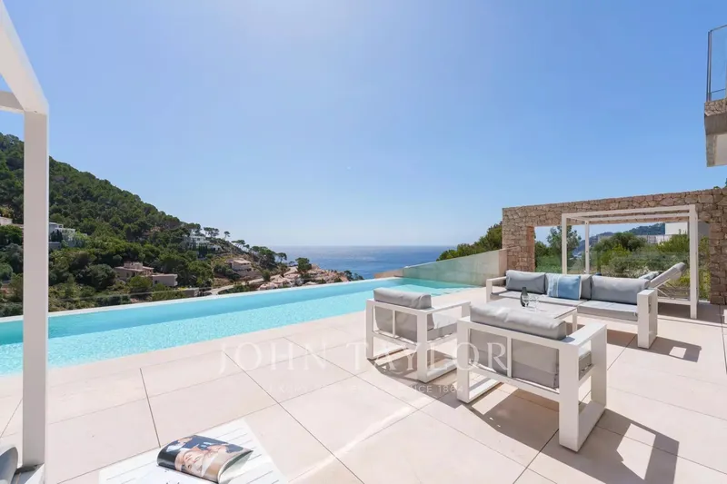 Villa for sale in Canyamel — photo 1