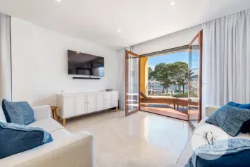 Live luxury effortlessly in this spectacular recently renovated apartment in the prestigious Club de Vela, Port Andratx — photo 4