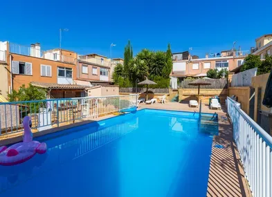 Ground floor with large terrace and communal pool — photo 2