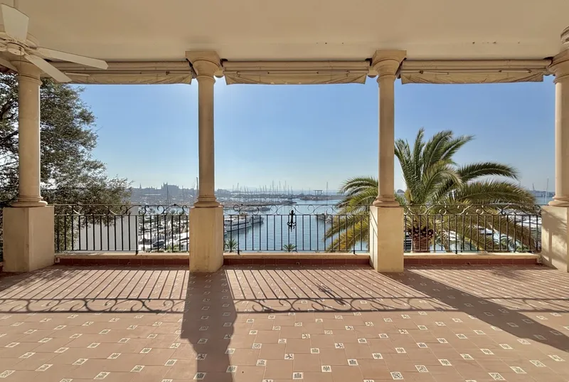 Señorial Villa in the Bay of Palma · A Unique Property — photo 2