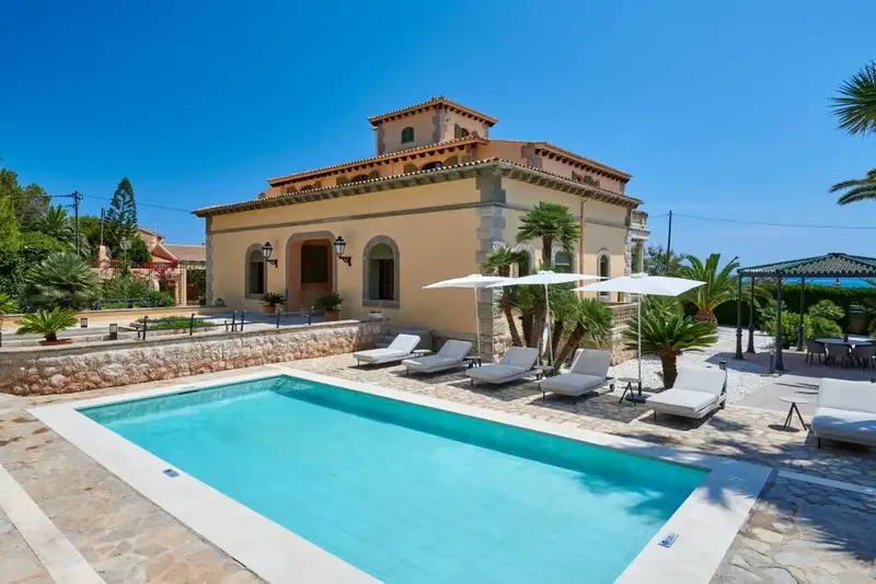 Exclusive first-line sea view villa for rent near Son Moll beach in Cala Ratjada, recently renovated — photo 1