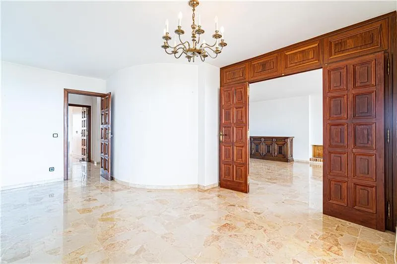Spectacular apartment with panoramic views in Bonanova — photo 12