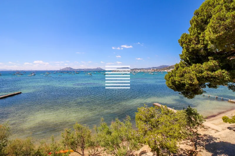 Spectacular frontline sea view apartment located in one of the most sought-after locations in Puerto Pollensa — photo 2