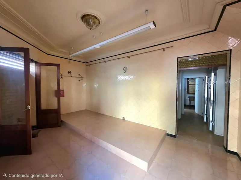 Ground floor apartment for sale (not a loft) in the sought-after area of Arxiduc. — photo 1
