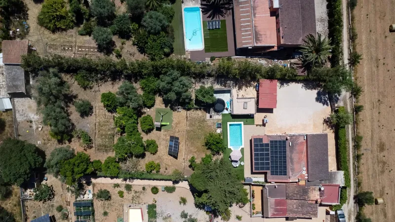 Detached house with huge plot and private pool — photo 3
