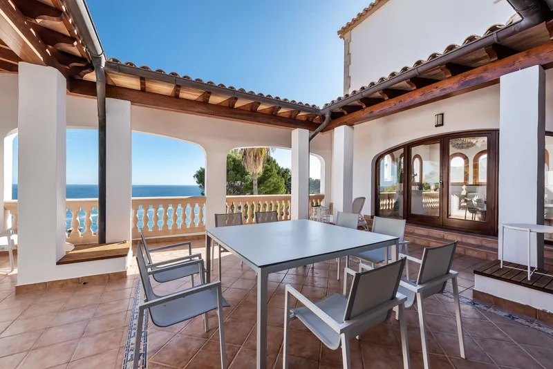 Spacious family chalet in a prime location with perfect sea views in Font de Sa Cala — photo 1