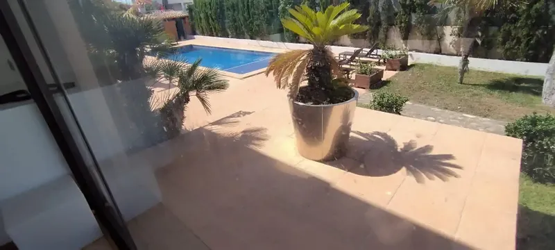 Es una Vivienda unifamiliar construida con revestimiento de piedra natural de 520 m2. Dos plantas y en parcela de 1.238 m². Consta de 5 dorm — photo 10