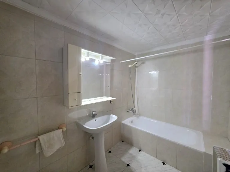 Independent house with great potential and sea views in El Arenal — photo 4