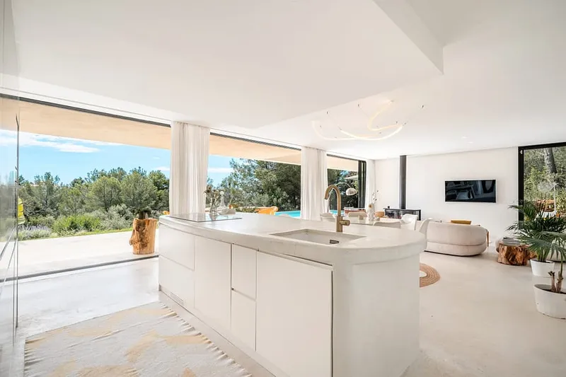 Stylish villa with a unique design — photo 11