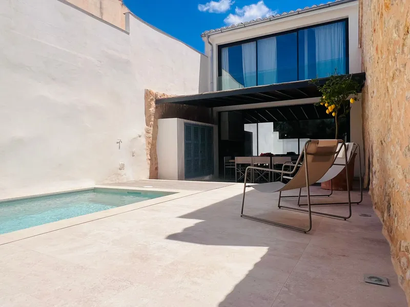Maria de la Salut: Beautifully renovated townhouse with pool — photo 3