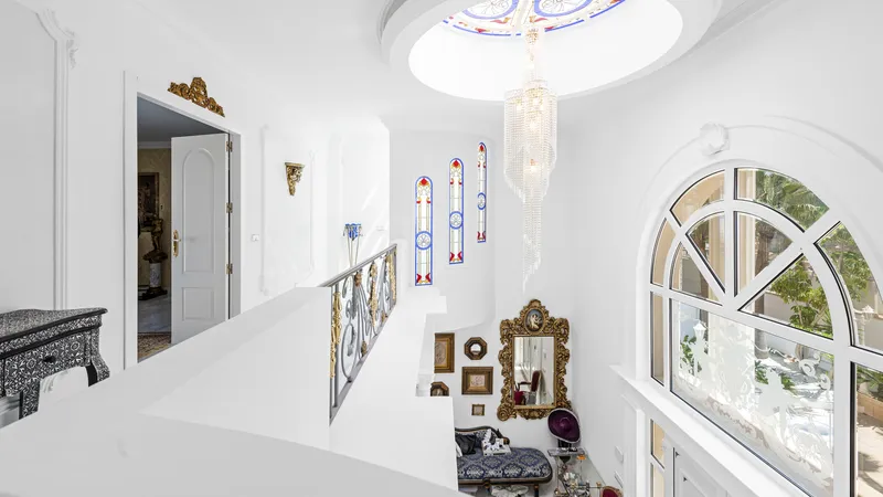 Exceptional villa in Badia Blava with large pool terrace and elegant furnishings — photo 12