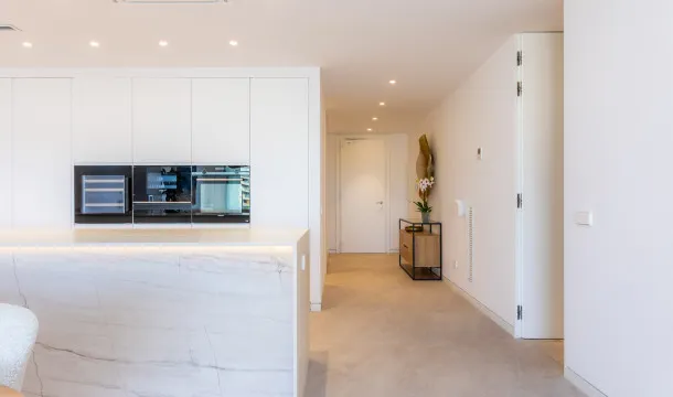Modern apartment on the seafront promenade in Palma — photo 7