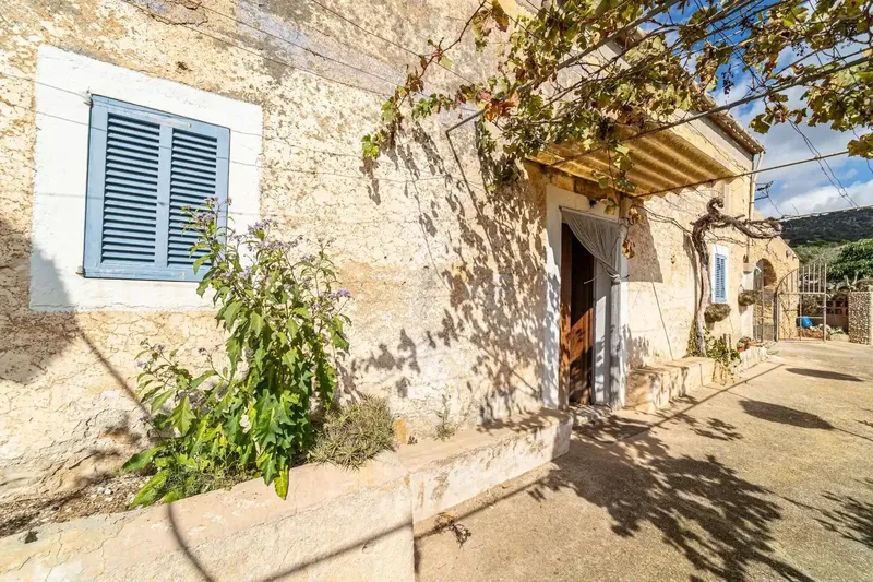 Gestpropiedad presents in the picturesque town of Son Macià, Manacor, Mallorca, this charming rustic house. — photo 12
