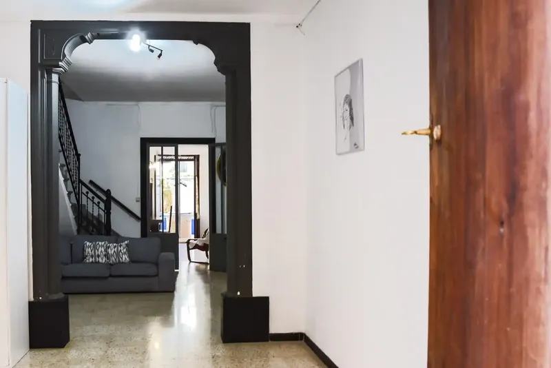 Discover this magnificent house with authentic Mallorcan character, located in the heart of the old town of Manacor, surrounded by shops, services and — photo 1