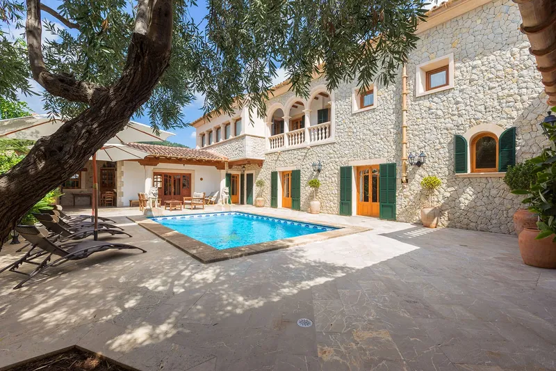 Grand Mediterranean estate in the picturesque village center — photo 2