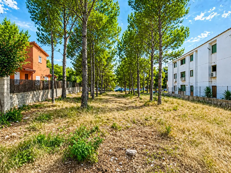 Urban building plot opposite the marina in Santa Ponsa with high investment potential — photo 3