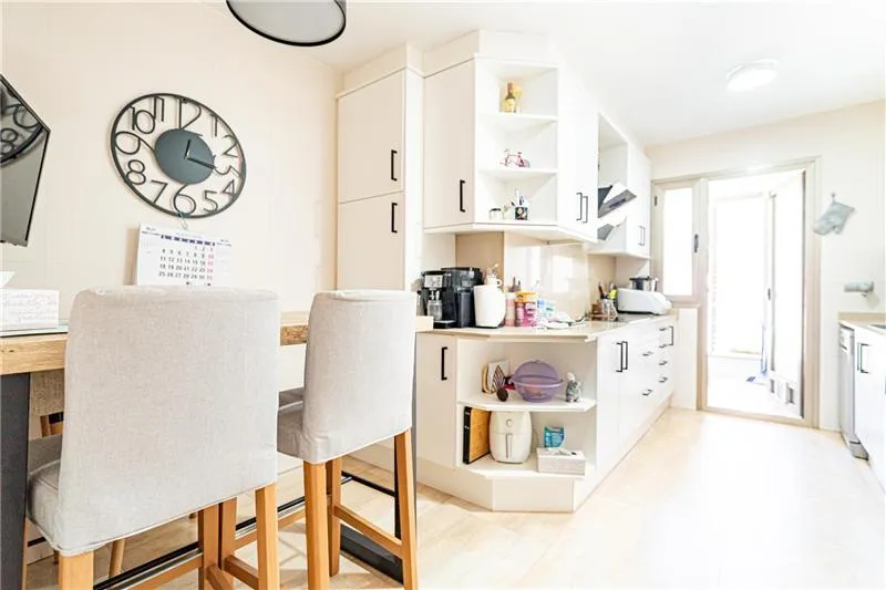 Ground floor flat with a private garden of approx. 263m² in a residential complex with a communal swimming pool — photo 7