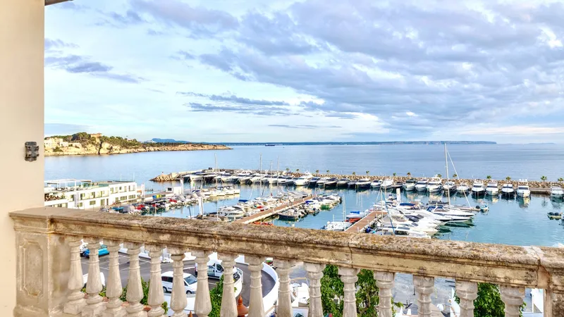 Investment! House in Cala Nova, first line with magnificent harbor and sea views — photo 2