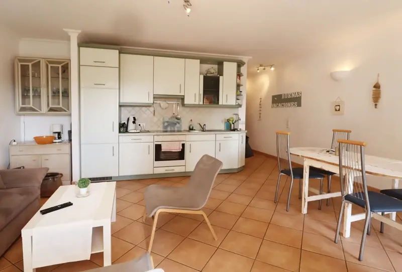 This spacious ground floor apartment is located in a quiet residential area of Peguera in Mallorca. The apartment offers a total of 5 rooms — photo 2