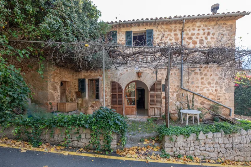 Property to renovate in Deià centre — photo 2