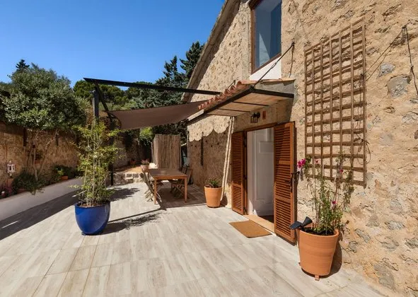 Flat / apartment in Puigpunyent — photo 1