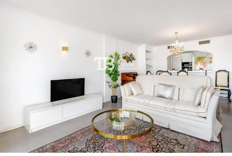 Taylor Building Real Estate presents this fantastic terraced house in Genova offering a quiet and residential atmosphere, a short — photo 9