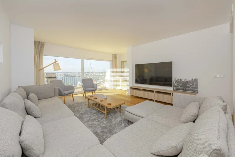 Luxury First-Line Apartment: The Privilege of Coastal Living in Puerto de Alcudia — photo 3