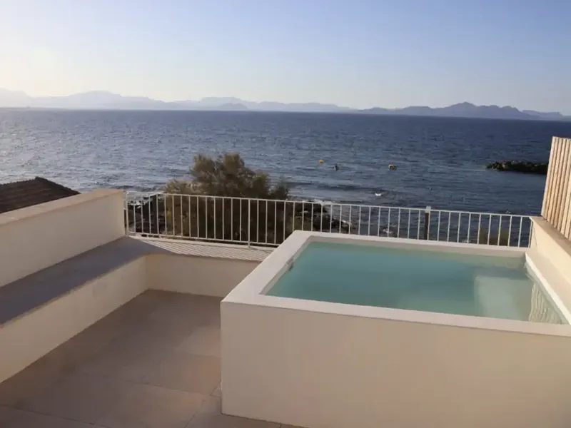 Exclusivo ático de obra nueva en primera línea de mar en Colònia de Sant Pere, con impresionantes vistas directas al Mediterráneo. — photo 10