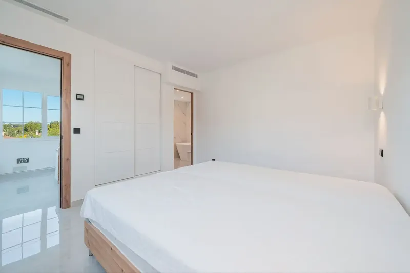 Exclusive chalet for sale in a sought-after area of Santa Ponsa, just a few minutes' walk from the beach. — photo 6