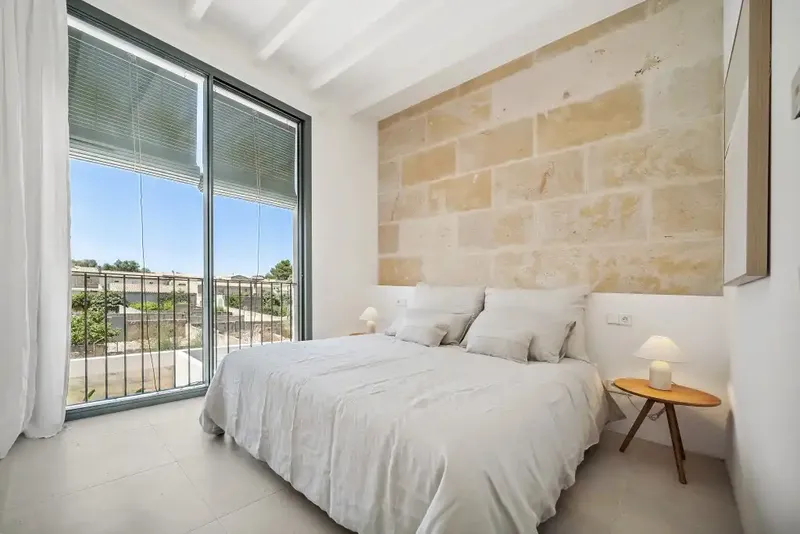 This beautifully designed house for sale in Ariany is located on a quiet village street and has been recently completed, combining — photo 11