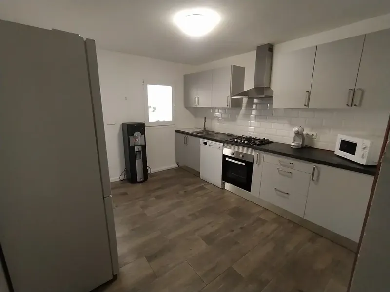 Single-family house for sale on one floor of 190 m2, open ceiling, with possibility to build an additional floor. It has a 40 m2 garage-storage room. — photo 5