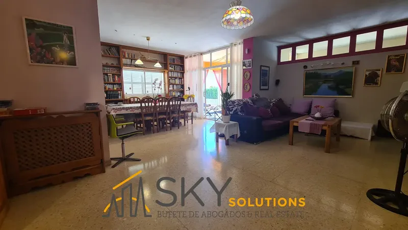 Sky Solutions sells exclusive detached house with 25 m2 pool, just 100 meters from the beach, in Playa de Palma. Enjoy a — photo 7