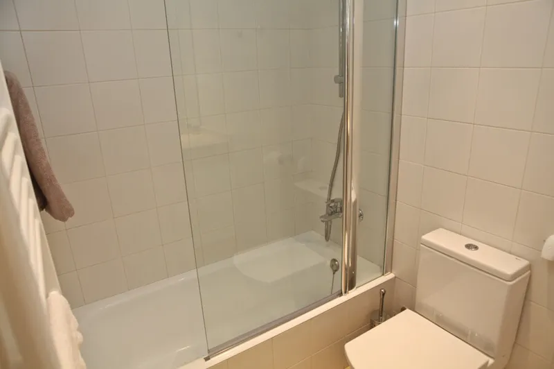 One-Bedroom Furnished Apartment in Central Location in Perfect Condition - Temporary Contract — photo 10