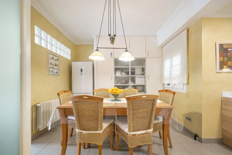 Well-distributed apartment in Palma de Mallorca, Plaza de Toros, on a 2nd floor without elevator, with 100 m² usable distributed in 3 be — photo 4