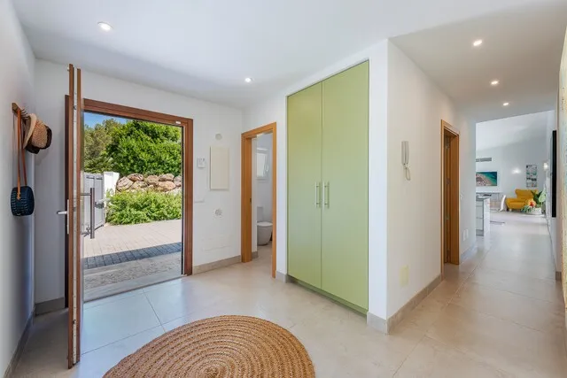 Modern family villa for sale in a prime area, near Pollensa, North Mallorca — photo 11