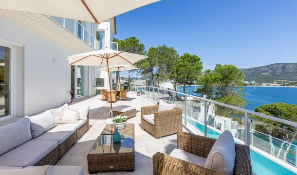 Spectacular villa on the seafront in Torrenova — photo 3