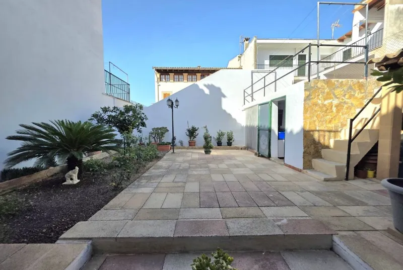 Mallorcan house with patio in Consell — photo 1