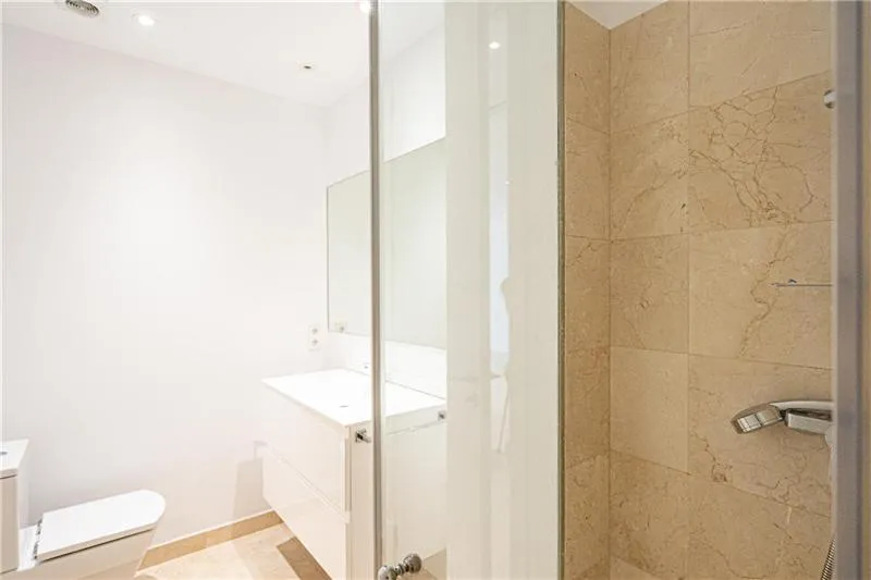Ground floor flat with a terrace and garden, right on the beachfront with panoramic sea views — photo 8