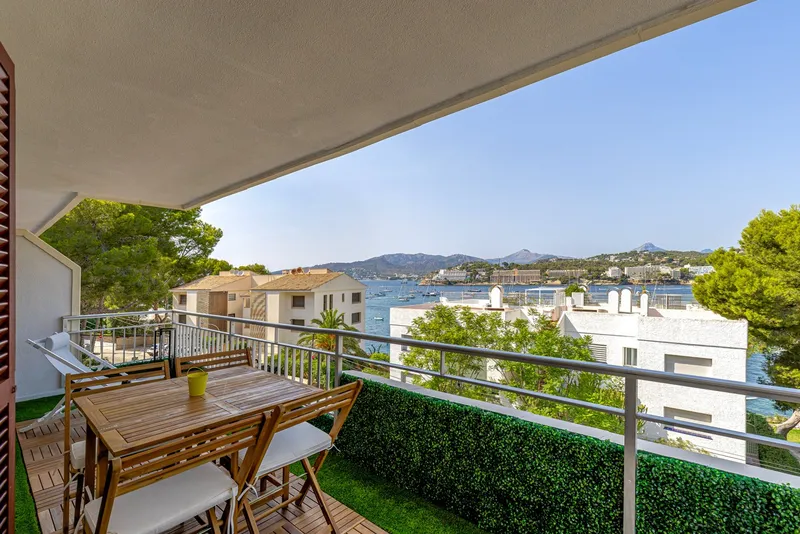 Modern renovated and furnished apartment close to the beach — photo 1