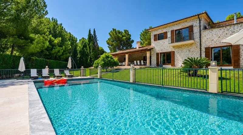 Grand Mediterranean estate with private sauna and outdoor kitchen in Santa Ponsa — photo 3
