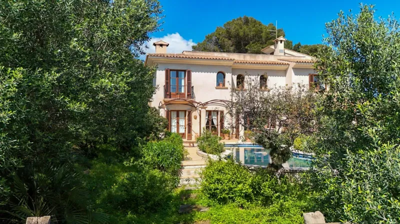 Mediterranean villa with views, pool and large plot — photo 1