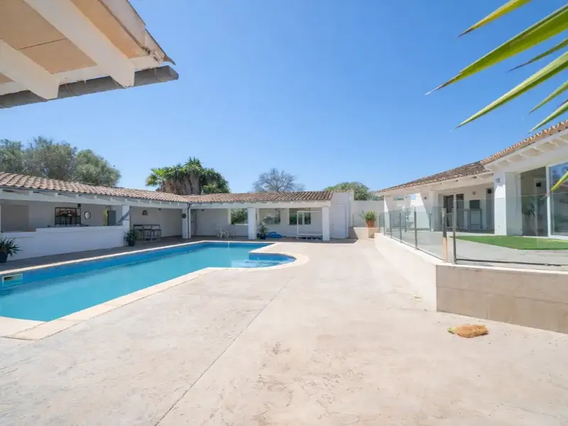 Discover this spectacular luxury finca with guest house in Llucmajor, located in one of the quietest and most authentic areas of the south — photo 4