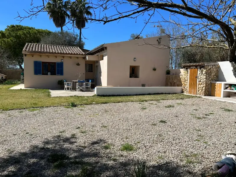 Ideal for businesses, this spacious house in Inca features a large living-dining room with open kitchen, 3 double bedrooms, two full bathrooms. — photo 1