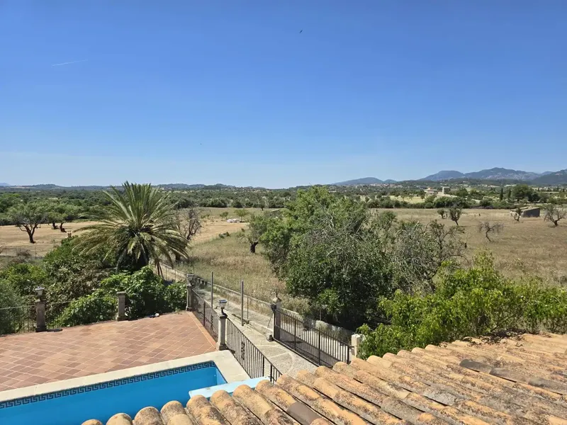 Discover this impressive chalet located in the idyllic town of Campanet, where comfort meets an exceptional natural environment. With a — photo 10