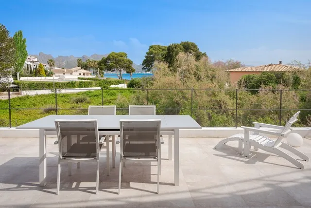 Contemporary villa for sale by the beach in Puerto Pollensa, North Mallorca — photo 8