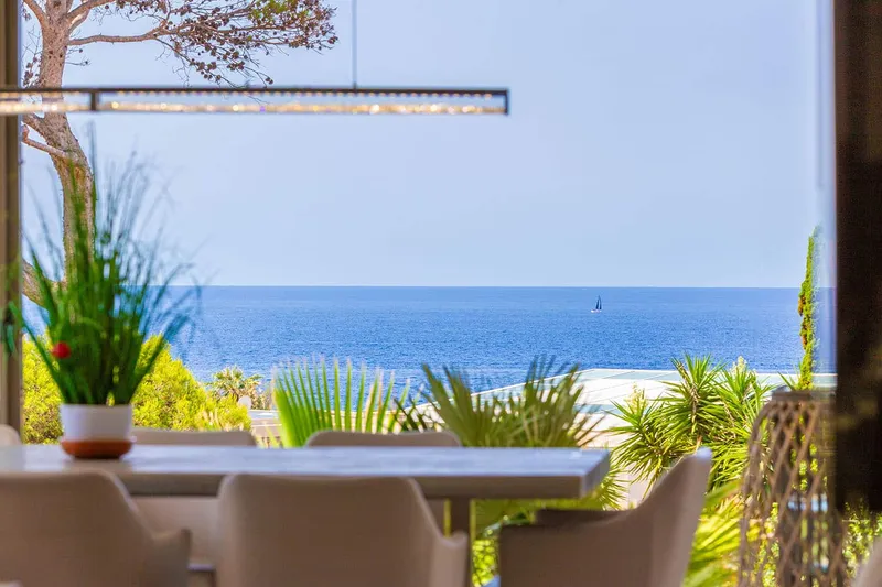 Design villa with sea views and exclusive amenities — photo 10