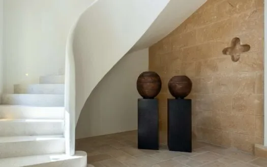 Renovated townhouse in Felanitx – with natural stone, wooden beams and stone staircase — photo 4