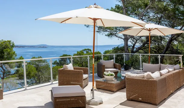 Spectacular villa on the seafront in Torrenova — photo 10