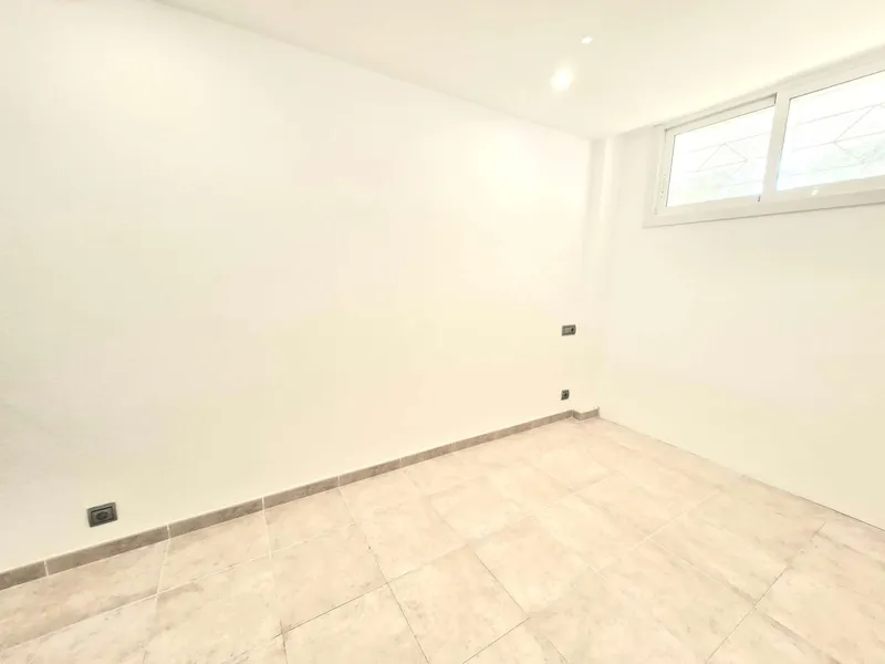 Seaview apartment with a terrace, second to the beach — photo 6